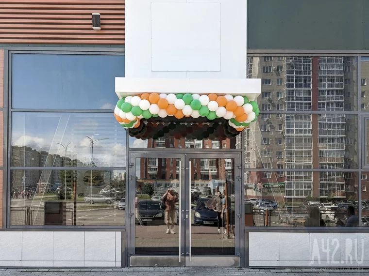 Фото: В Кемерове открылся первый ресторан «Вкусно — и точка». Мы сходили туда и попробовали новые старые бургеры 2