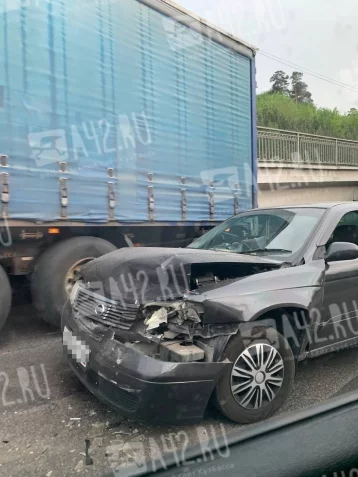 Фото: ДТП произошло на шоссе в Кемерове в вечерний час пик  1