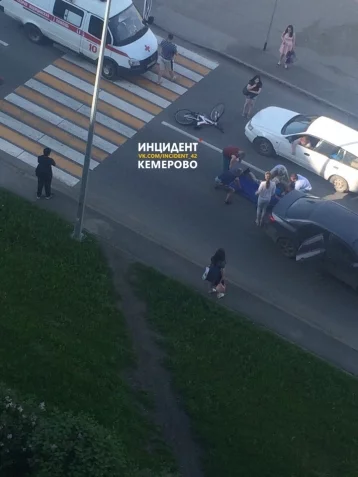 Фото: В Кемерове велосипедист попал под колёса авто 1