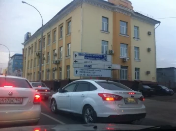 Фото: Кемеровское УФАС проверит законность рекламного указателя под видом дорожного знака 1