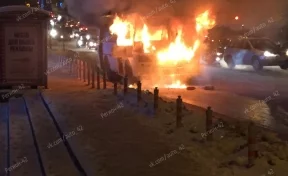 В центре Кемерова сгорела маршрутка