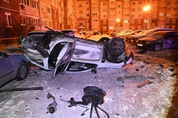 Фото: Два человека получили ранения после ночного обстрела Белгорода, повреждены более 30 автомобилей 1