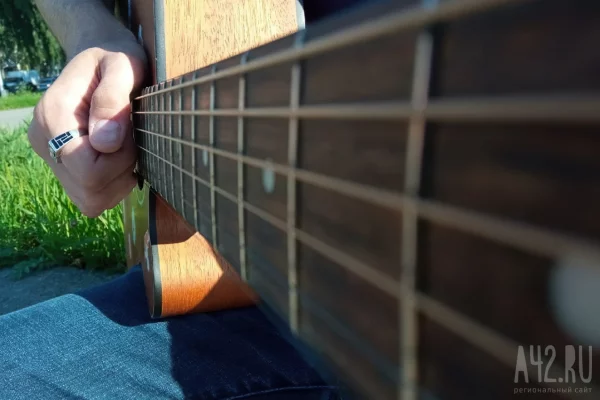 В Санкт-Петербурге музыкантов забрали в полицию за исполнение песен иноагентов