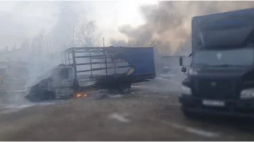 Фото: В Твери сгорели 42 грузовика, возбуждено уголовное дело 1