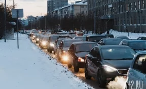 В Кемерове из-за снегопада образовались 8-балльные пробки