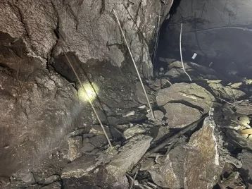 Фото: Горного проходчика засыпало на руднике на глубине 1350 метров 1