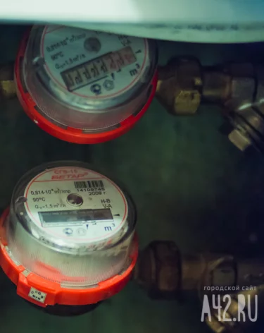 В Санкт-Петербурге пенсионер и 9-летняя девочка обварились из-за порыва трубы