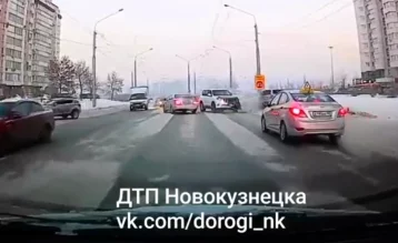 Фото: ДТП с Toyota Land Cruiser в Кузбассе попало на видео 1