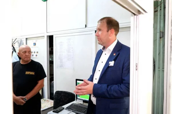 «Обезопасить город — наш долг»: мэр Кемерова проверил аптечки в КемГУ и супермаркете