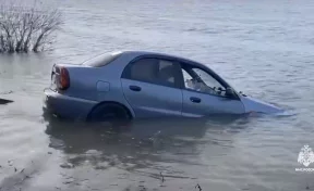 В Крыму автомобиль съехал в воду, погибли 2 человека