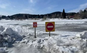 В Новокузнецком округе закрыли переправу из-за выхода воды на лёд