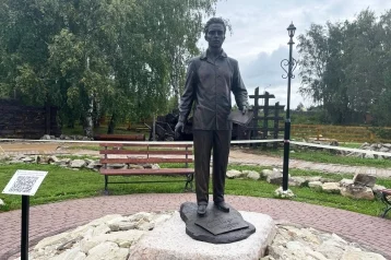 Фото: В Кузбассе открыли первый в России памятник узбекскому поэту Усману Насыру 1
