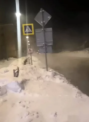 Фото: Ночью в Междуреченске произошёл потоп на одной из улиц 1