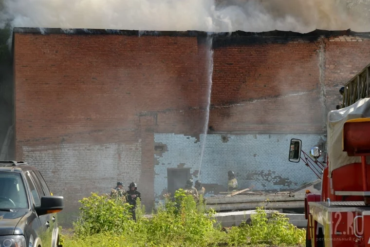Фото: Пожар на территории «ЗЭТЫ» в Кемерове 12