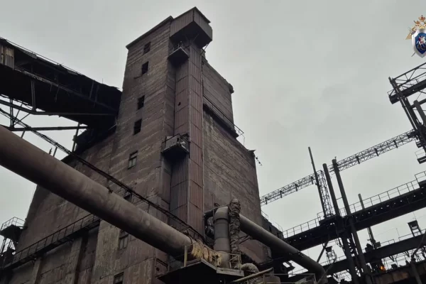 В результате взрыва на предприятии в Новокузнецке погибла женщина