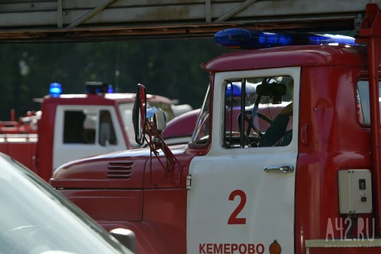Фото: Пожар на территории «ЗЭТЫ» в Кемерове 13