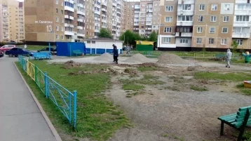 Фото: Кемеровчане пожаловались на опасную детскую площадку 1