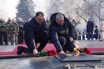 Фото: Илья Середюк почтил память защитников Отечества в Новокузнецке 2