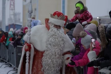 Фото: Поезд приехал: кузбасские дети смогли познакомиться с главным Дедом Морозом России 1