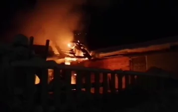 Фото: Пожарные спасли частный дом от огня из загоревшейся котельной: МЧС опубликовало видео 1