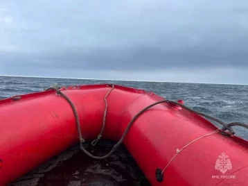 Фото: Спасательная операция на Сахалине: около 70 человек унесло в море на льдине 1