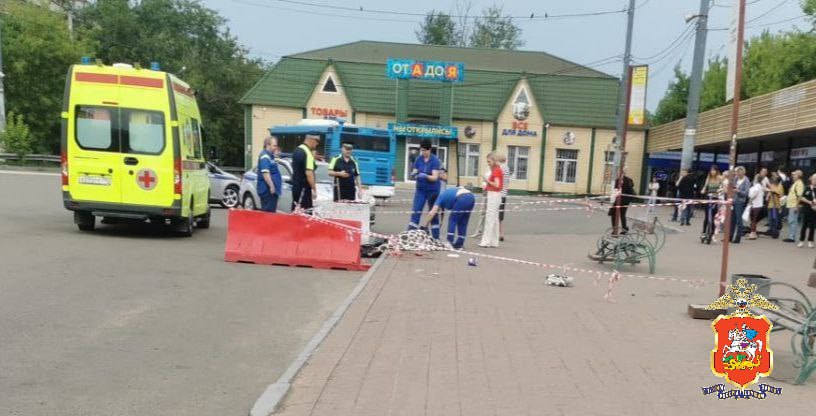 На автостанции в Домодедове водитель автобуса не справился с управлением и насмерть задавил женщину