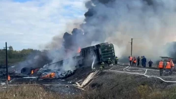 Фото: Погиб водитель фуры, столкнувшейся с грузовым поездом на переезде в Смоленской области  1