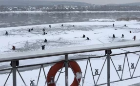 В Кемерове рыбаки вышли на неокрепший лёд Томи