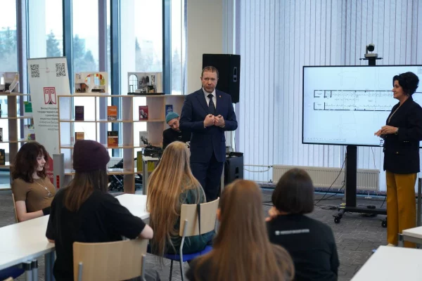 Мэр Кемерова рассказал о ремонте и обновлении легендарного Ан-12 в парке «Антошка»