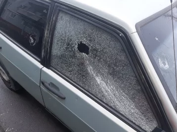 Фото: В Кузбассе полицейские разыскивают расстрелявшего автомобили злоумышленника 1
