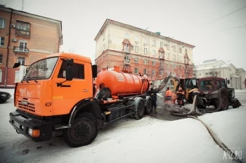 Фото: В Кемерове жители двух домов остаются без воды из-за коммунальной аварии 1