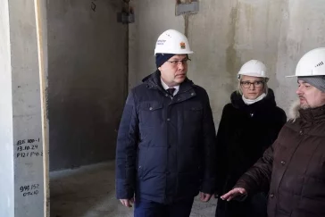 Фото: Губернатор Кузбасса проверил строительство дома, в котором получат квартиры сироты 2