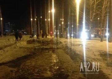 Фото: ЧП: в Кемерове из-за прорыва водопровода залило проезжую часть 2