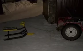 В Новокузнецке водитель мини-трактора устроил опасные катания для 12-летнего ребёнка 