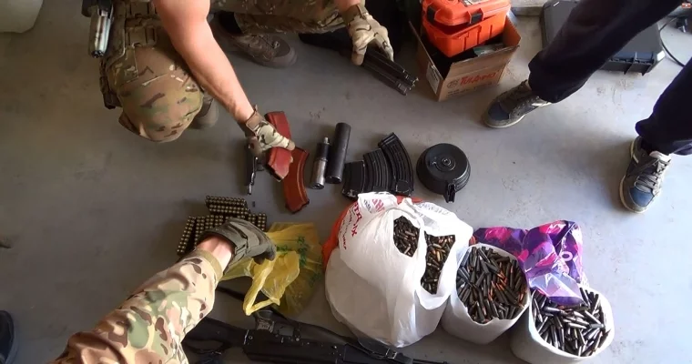 Фото: В Кузбассе работник оружейного магазина оказался лидером ОПГ по незаконной торговле оружием и боеприпасами 3