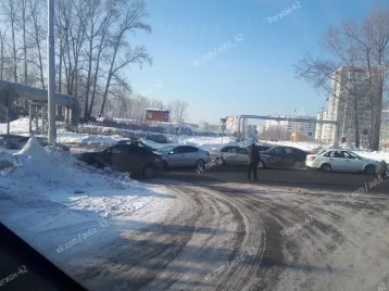 Фото: На улице Тухачевского в Кемерове образовалась пробка из-за ДТП 1